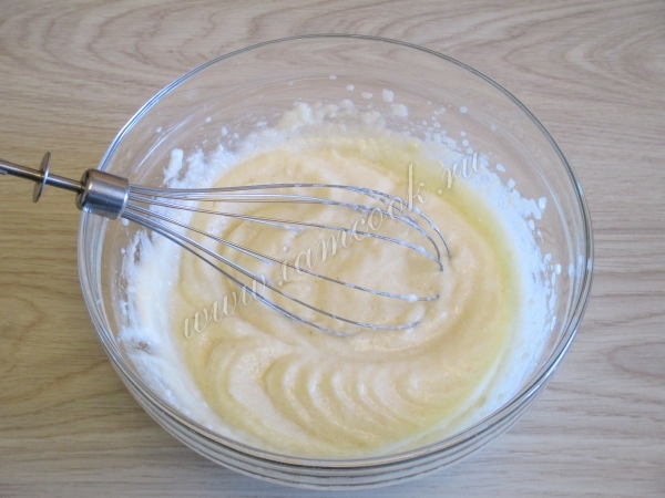 Добавить яблочное пюре