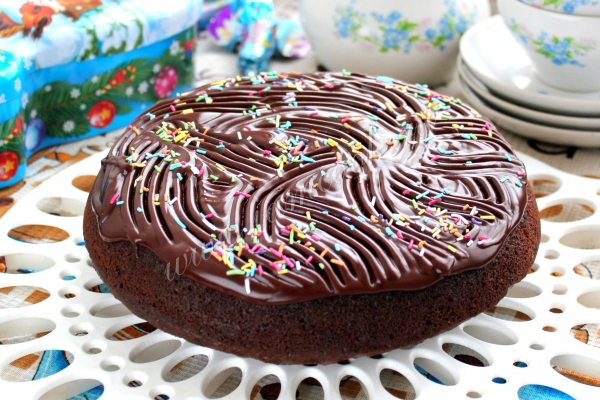 Быстрый шоколадный кекс с глазурью