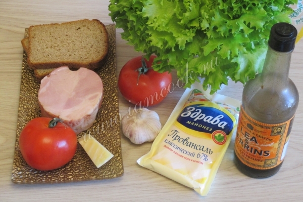 Ингредиенты для салатов с ветчиной и сухариками