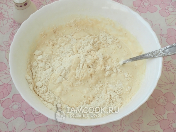 Всыпать муку