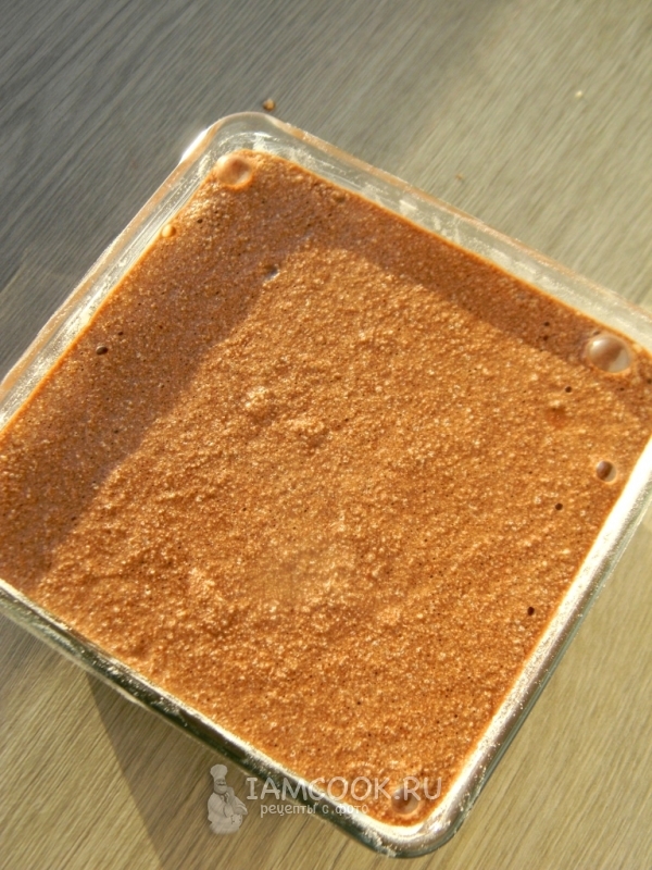 Перелить тесто в форму