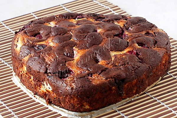 Выпекаем творожный брауни с вишней