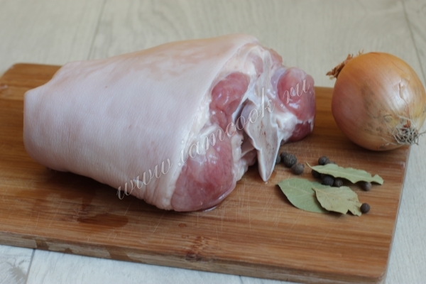 Ингредиенты для приготовления свиной рульки