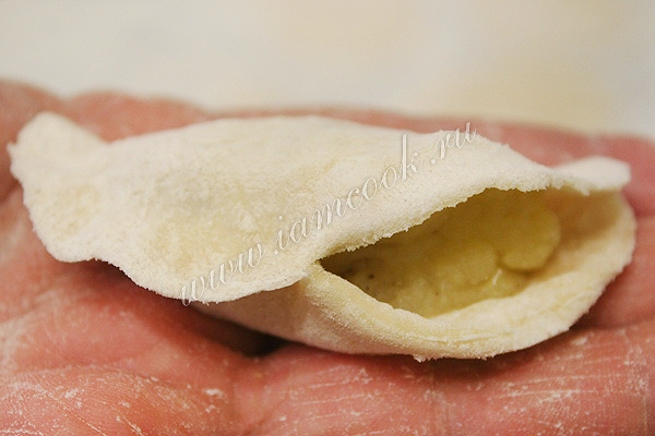 Защипываем вареник