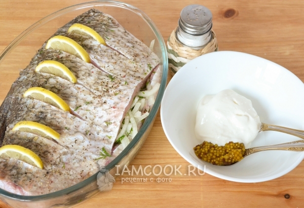 Смешать горчицу со сметаной