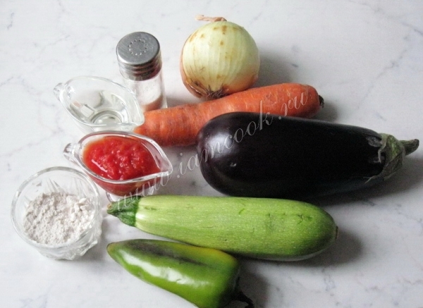Ингредиенты для рагу из кабачков и баклажанов