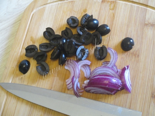 Оливки и лук
