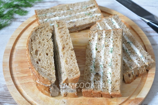 Порезать хлеб на кусочки