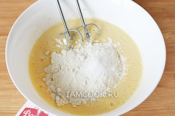 Всыпать муку