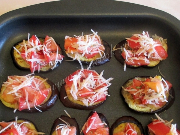 Баклажаны с помидорами и сыром