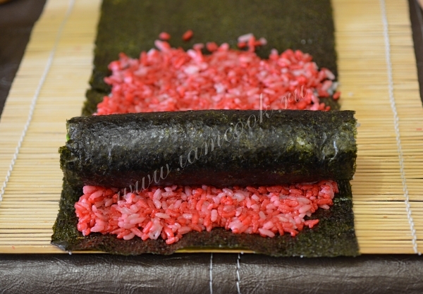 Выложить рис свекольный