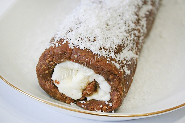 Сладкий рулет из печенья