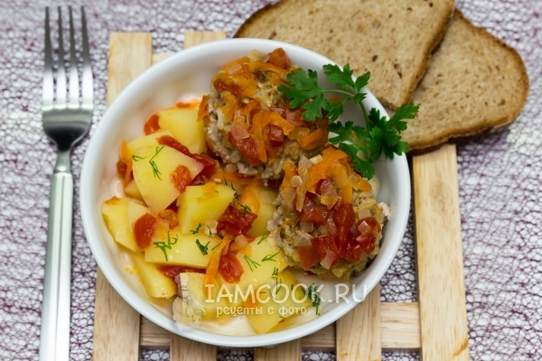 Тефтели тушеные с картофелем