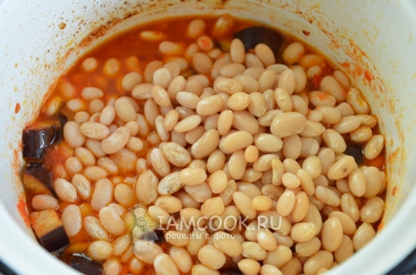 Выложить к овощам фасоль