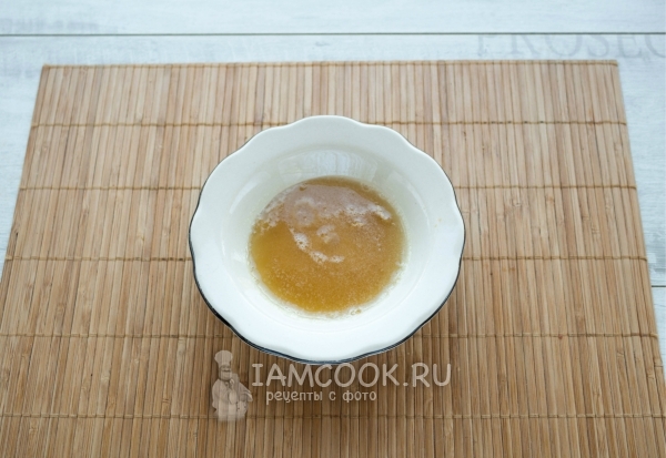 Залить желатин водой