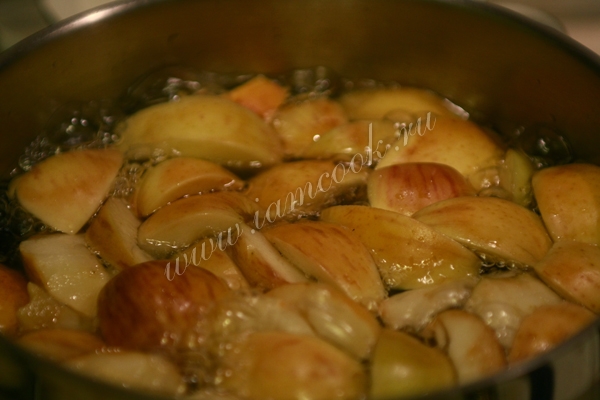 Процесс приготовления сливового компота