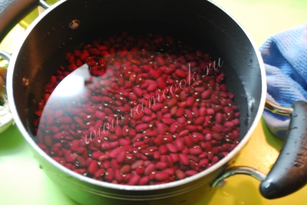 Фасоль в кастрюле