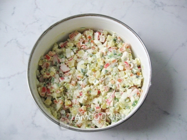 Рецепт салата из крабовых палочек с яйцами и картофелем