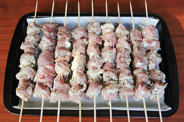 Шашлык на противне в духовке