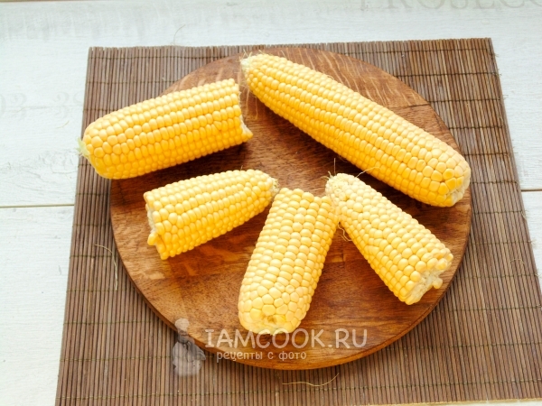 Разломили кукурузу пополам