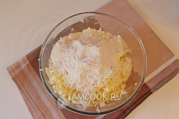 Всыпать муку