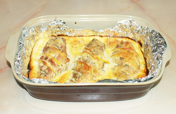 Запеченный морской окунь с сыром