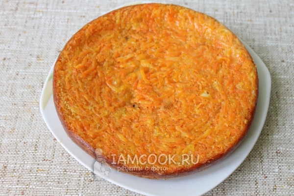 Готовый морковный пирог в мультиварке