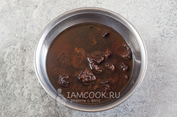 Залить чернослив водой