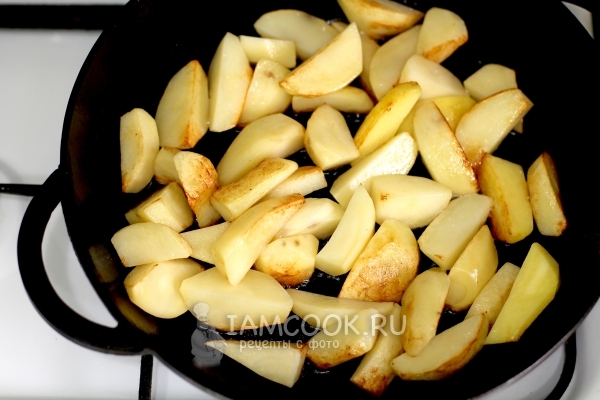 Поджарить картофель