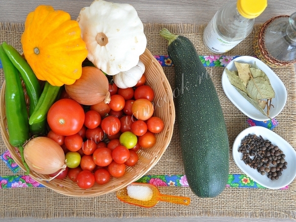 Ингредиенты для маринования ассорти на зиму