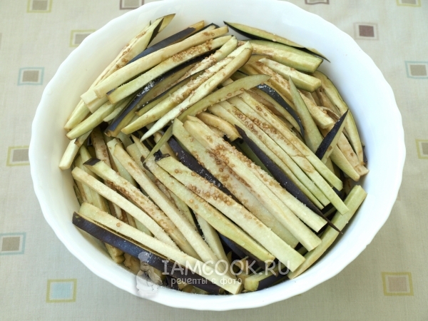 Порезать баклажаны