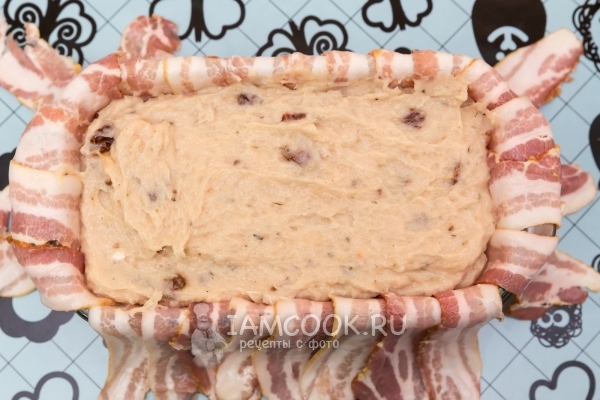 Выложить фарш