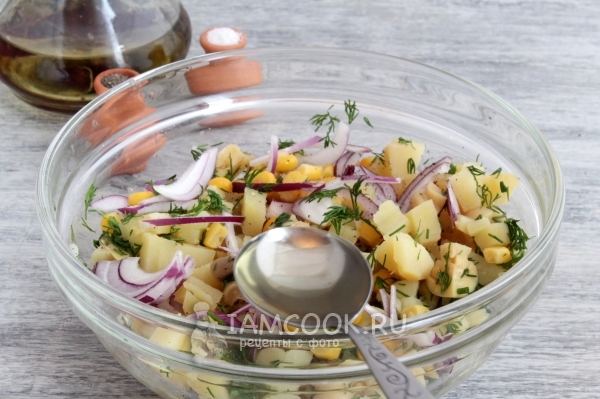 Добавить масло и уксус