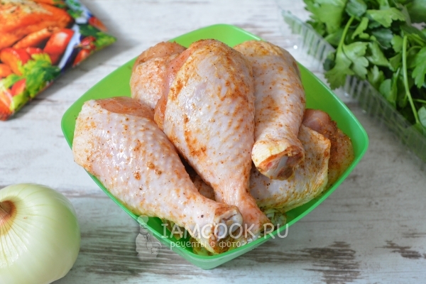 Натереть голени специями