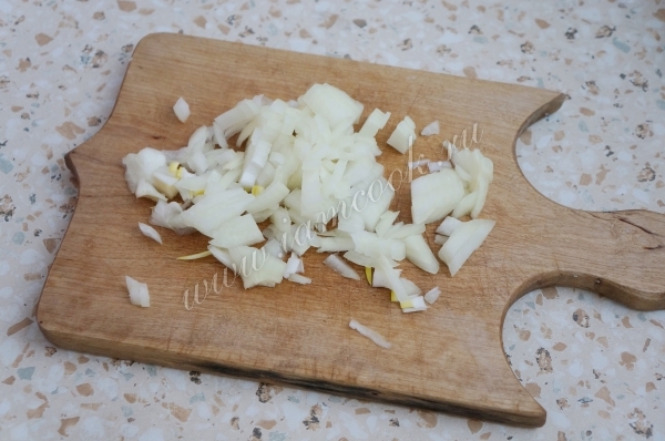 Порубить репчатый лук