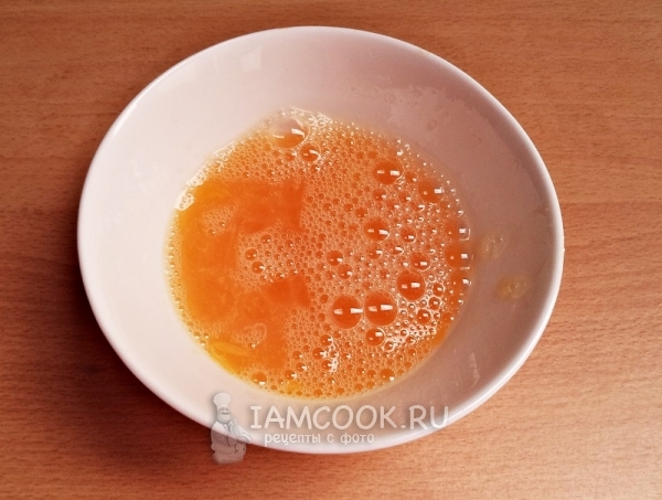 Взбить яйцо с сахаром и ванилином