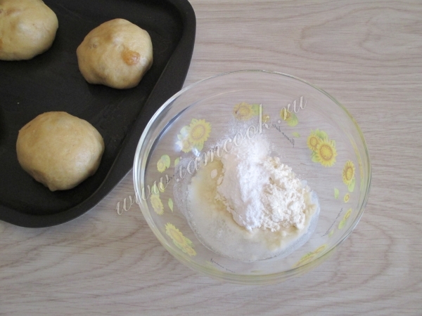 Сахарная пудра с мукой и водой