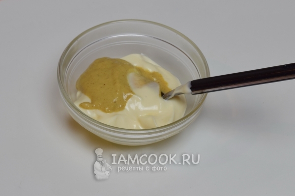 Смешать горчицу с майонезом
