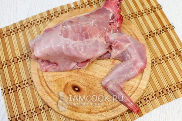 Отрезать передние ноги кролика