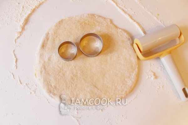 Раскатать пласты теста