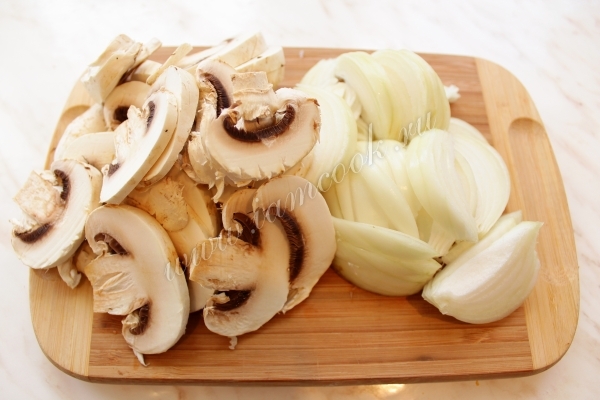 Лук и грибы