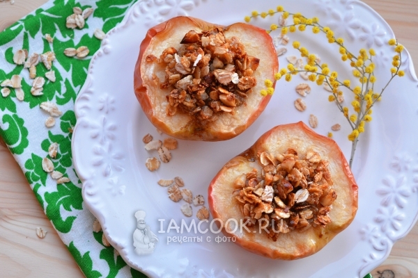 Рецепт запеченных яблок с овсяными хлопьями и орехами