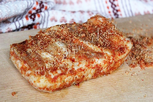 Сало натертое солью и специями