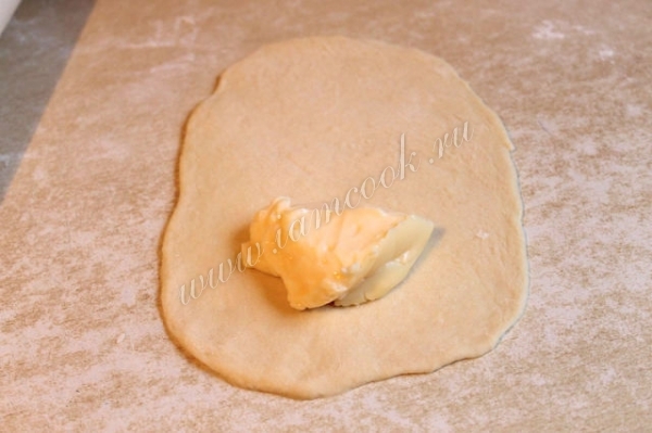 Заворачиваем французские булочки