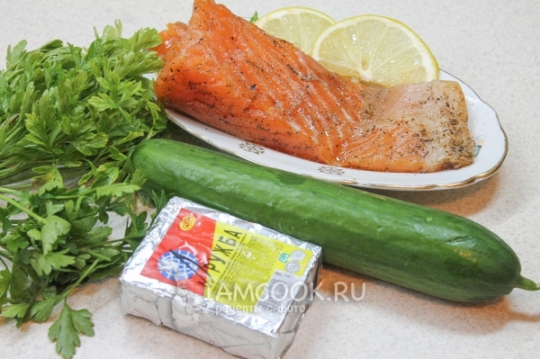 Ингредиенты для огуречных бочонков с плавленным сыром и красной рыбой