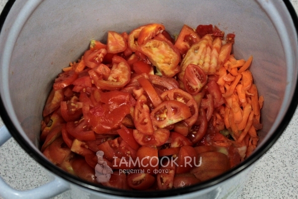 Соединить порезанные овощи