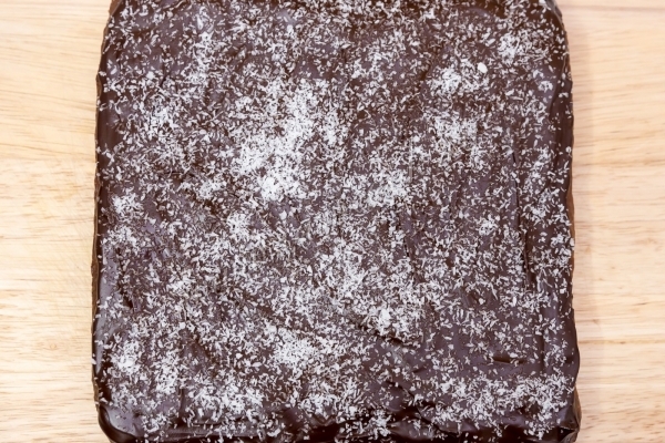 Фото шоколадно-кокосового пирога