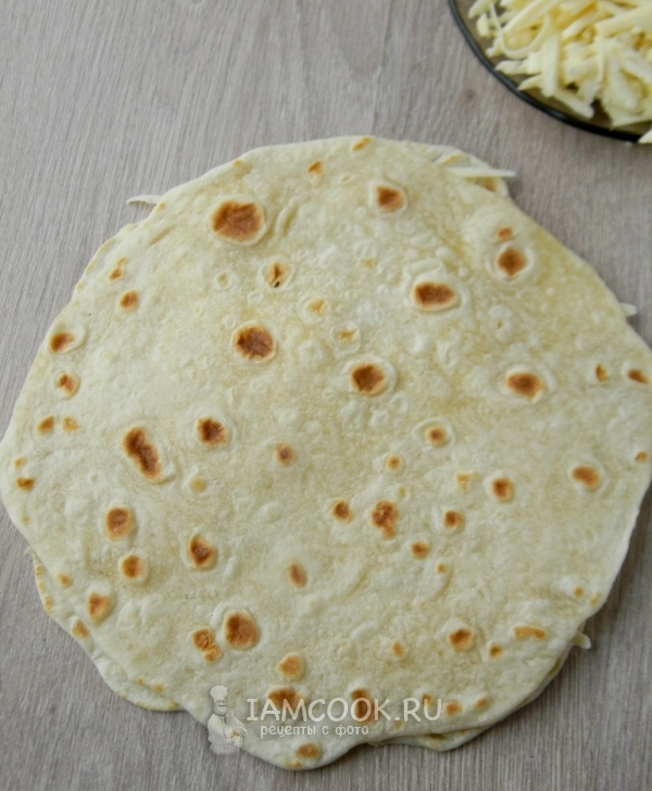 Накрыть сыр лепешкой