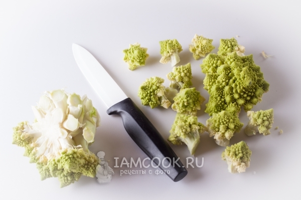 Срезать с капусты соцветия