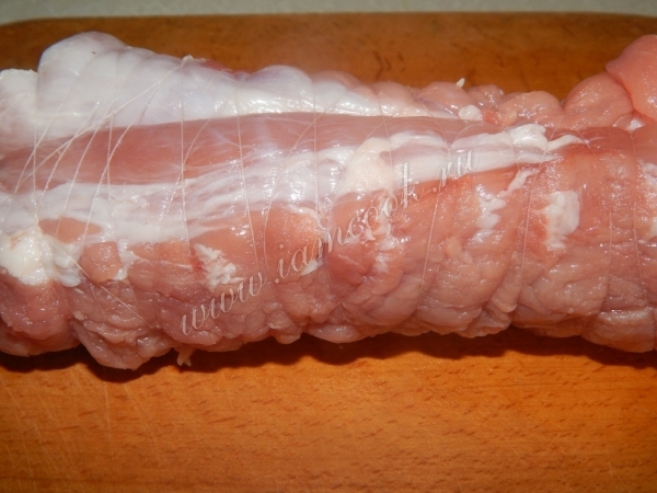 Обмотать мясо нитью